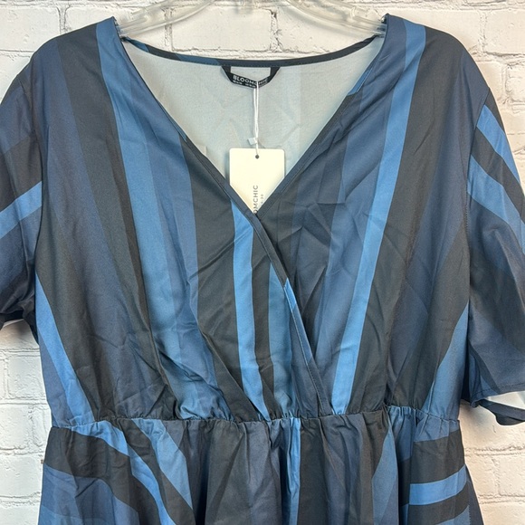 BloomChic Blue & Black Striped Wrap High Low Top Plus Size 1X - Picture 4 of 6